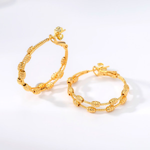 Joyería vintage chapado en oro de 18 quilates, 2 filas, aro de alambre texturizado, declaración, corte de diamante, cuentas texturizadas, pendiente de aro - Product Image 5