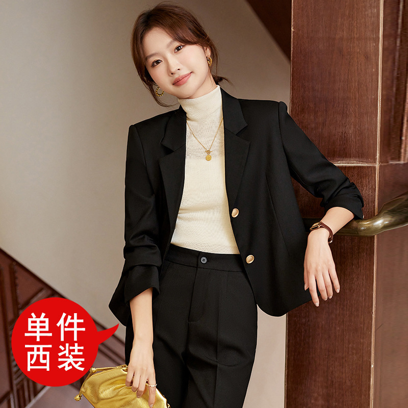 Black long-sleeved [single-piece suit]