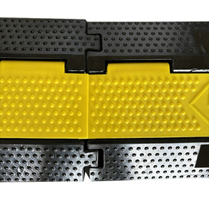 Protecteur de câble en caoutchouc recyclé robuste à 2 voies pour extérieur - Product Image 6
