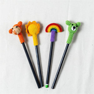 Nouveau Design Crochet Animal Crayon Tops Crochet Ours Arc-En-Ciel <span class=keywords><strong>Amigurumi</strong></span> Crayon Tops Étudiants Cadeau - Product Image 1