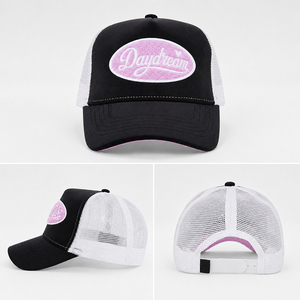 Gorras Trucker Personalizadas al por Mayor para Mujer con Bordado de Corazón, Parche Ovalado, Frente Negro, Parte Trasera de Malla Blanca y Banda de Sudor en Contraste - Product Image 3