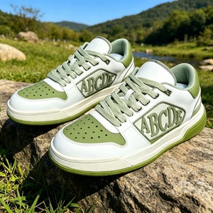 Chaussures de sport décontractées populaires pour hommes et femmes, style de créateur de mode de haute qualité, luxueuses, respirantes, pour la marche quotidienne et les activités de plein air - Product Image 1