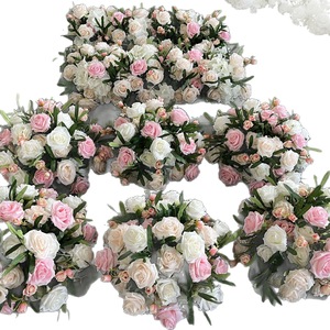 Centro de mesa floral con rosas rosadas personalizadas para decoración de bodas, eventos y fiestas. - Product Image 4