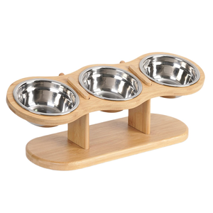 Eco-Friendly 15 Graus Elevado Dog <span class=keywords><strong>Bowl</strong></span> Alimentador <span class=keywords><strong>Pet</strong></span> Automático 3 Tigelas De Aço Inoxidável Levantado Bandeja De Madeira para Pequenos Gatos Cães - Product Image 1