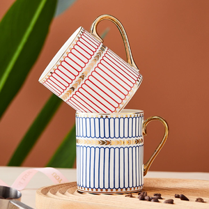 Mug en céramique de style nordique de luxe avec poignée dorée et bordure dorée, compatible lave-vaisselle et micro-ondes, cadeau d'affaires - Product Image 3