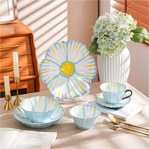 Экологичный набор керамической посуды в корейском стиле: тарелки, кружки и миски с рельефным узором для праздничного ужина - Product Image 6