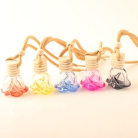 Diffuseur d'huile essentielle de parfum de voiture suspendu en forme de rose de 6ml bouteille en verre d'aromathérapie bouteille de désodorisant de voiture avec couvercle en bois