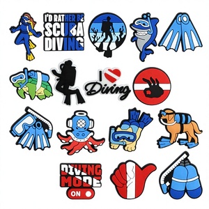 Patchs en caoutchouc PVC 3D personnalisés de haute qualité, populaires, avec logo, imperméables, durables, à coudre/autocollants, pour décorer les sabots légers et les vêtements - Product Image 4