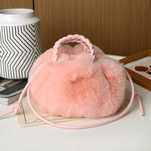 Nouveau <span class=keywords><strong>sac</strong></span> fourre-tout en fausse fourrure unie pour femme, style urbain et simple, en forme de citrouille, avec cordon de serrage, tissé, à porter à l'épaule ou en bandoulière, en peluche, en stock - Product Image 3