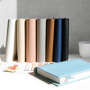 <span class=keywords><strong>Couverture</strong></span> <span class=keywords><strong>de</strong></span> <span class=keywords><strong>livre</strong></span> en cuir PU doux au toucher, avec fente pour cartes, format A5, personnalisable, durable, pour agenda, reliure en cuir - Product Image 4