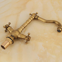 Robinet de lavabo d'eau chaude et froide, mitigeur de style européen rétro spirale robinet de cuisine en laiton de cuivre antique
