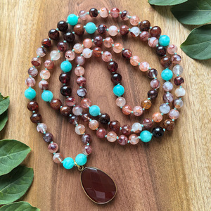 สร้อยคอมุกมาลา <span class=keywords><strong>108</strong></span> เม็ด ทำด้วยมือ, โกเมนธรรมชาติ, ควอตซ์ไฟแดง, อะเมโซไนต์, จาปามาลา, คริสตัลบำบัดเพื่อการสวดมนต์, ของขวัญเครื่องประดับโยคะ - Product Image 3