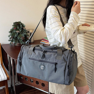 Sac de voyage de grande capacité de style européen, élégant, multi-poches, résistant à l'eau, imperméable - Product Image 6