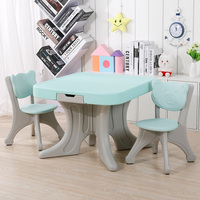 Mobilier simple personnalisable Ensemble de chaises de bureau pliantes en plastique bon marché pour étudiants Table extensible pour chambre d'enfants et école