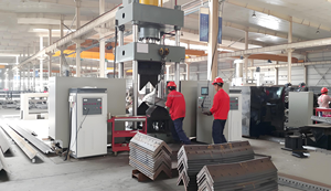 Presse plieuse automatique CNC pour tôles en acier au carbone, profilés d'<span class=keywords><strong>angle</strong></span> et barres de protection, avec composants PLC - Product Image 5