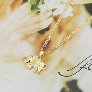 Collar con Colgante de Elefante en Tono Dorado Resistente con Cadena de Hueso de Lujo - Product Image 5