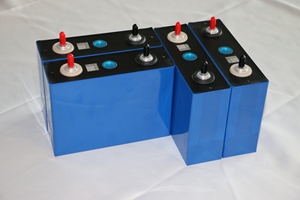 แบตเตอรี่ลิเธียมไอรอนฟอสเฟต MB31 100Ah 3.2V เกรด A 8000 รอบการใช้งาน สำหรับระบบกักเก็บพลังงานแสงอาทิตย์สำหรับบ้านแบบออฟกริด สินค้าจีน - Product Image 2