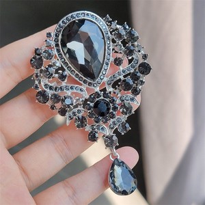 Broche de Flor Moderno y Personalizado con Pedrería Colorida, Aleación Perforada, Chapado en Oro, Joyería de Alta Calidad para Hombres y Mujeres, Fiesta de Compromiso - Product Image 3