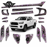 Kit de revêtement intérieur en fibre de carbone forgée brillante pour Toyota Hilux Revo 2015-2026 avec accents en feuille violette, installation autocollante