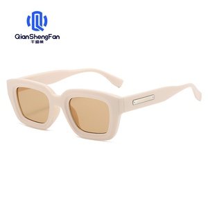 Nouvelles <span class=keywords><strong>lunettes</strong></span> de soleil tendance européennes et américaines pour femmes, <span class=keywords><strong>lunettes</strong></span> de soleil rétro rouges de style joker, <span class=keywords><strong>lunettes</strong></span> de rue UV400, vente directe d'usine - Product Image 5
