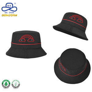 Cappello a Secchiello Nero Personalizzato con Stampa Arcobaleno e Bordi Rossi, Cappello da Sole Casual per Esterni - Product Image 2