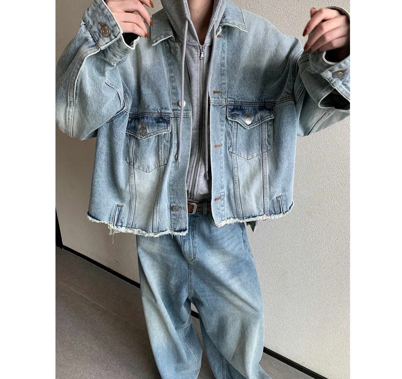 Customized Women's Denim Jackets Ladies Washed Jean Coats Raw Hem Denim Jackets Women