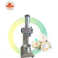 Machine automatique de décorticage et de découpe des jeunes noix de coco