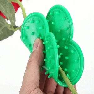 Outil de décapage des épines et des feuilles de rose en plastique FlowerCare, sécateur manuel pour l'arrangement floral, pour la décoration des roses - Product Image 1