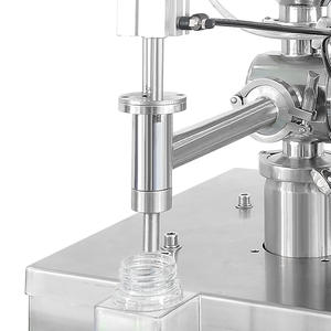 آلة تعبئة السوائل الأوتوماتيكية بالكامل ذات الرأس الواحد العمودي بمحرك سيرفو عالي الدقة بنسبة 1٪ سهلة التشغيل طراز LT-G1000 - Product Image 5