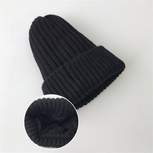 Bonnet en tricot doux unisexe de haute qualité <span class=keywords><strong>à</strong></span> faible coût, doublé polaire et fausse fourrure, avec logo personnalisé tissé et motif de personnage de dessin animé - Product Image 5
