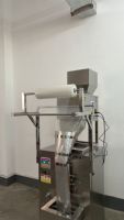 Équipement d'emballage automatique vertical en acier inoxydable pour l'emballage de noix, granulés, liquides et huiles comestibles en sachets