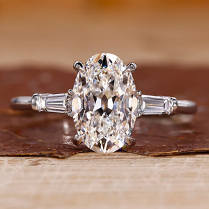 Bague de fiançailles de luxe en argent 925 avec trois pierres, diamant ovale VVS cultivé en laboratoire certifié IGI, diamant CVD créé en laboratoire - Product Image 1