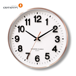NUOVO Design Semplice <span class=keywords><strong>Orologio</strong></span> <span class=keywords><strong>da</strong></span> <span class=keywords><strong>Parete</strong></span> in Alluminio Personalizzato Rotondo <span class=keywords><strong>Moderno</strong></span> Silenzioso Oro Rosa con Numeri 3D e Calendario - Product Image 1