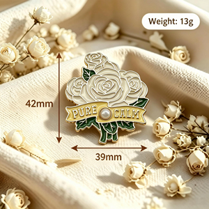 Broche de flor esmaltado personalizado por el fabricante, broche de rosa chapado en oro de aleación de zinc con perla para accesorio de ropa, pedido al por mayor - Product Image 3