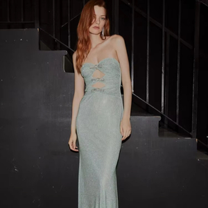 Robe de soirée pour femmes de couleur unie haut creux <span class=keywords><strong>dos</strong></span> <span class=keywords><strong>nu</strong></span> nœud Maxi volants sans bretelles chute de taille tenue de fête formelle pour l'été - Product Image 1