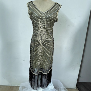 Robe de soirée à sequins col en V avec franges, taille empire, style vintage pour femmes, idéale pour les hôtesses et les artistes de scène - Product Image 4