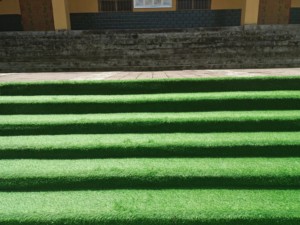 Césped Artificial de 50 mm, Césped Sintético de PE Verde, Duradero e Impermeable para Decoración de Paisajes Exteriores - Product Image 6