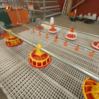 Ligne d'alimentation automatique pour poulets de chair et reproducteurs avec trémie d'alimentation et moteur d'entraînement