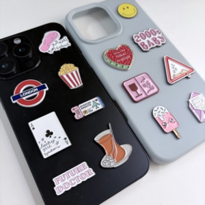 Autocollants de téléphone en émail souple Fashion Adventure 2026 |   Citations arabes gravées sur mesure |   Décoration de téléphone en stock - Product Image 4