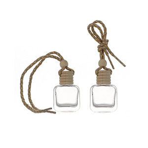 Diffuseur d'arômes carré rectangulaire transparent de 8 ml, rechargeable, diffuseur d'air suspendu pour voiture, flacon en verre pour parfum - Product Image 3