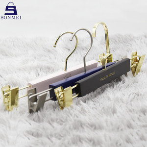 Colgador <span class=keywords><strong>de</strong></span> falda antideslizante <span class=keywords><strong>para</strong></span> Boutique, ganchos <span class=keywords><strong>de</strong></span> <span class=keywords><strong>madera</strong></span> natural <span class=keywords><strong>para</strong></span> pantalones - Product Image 2