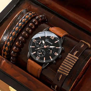 Set da 4 Pezzi Orologio da Uomo al Quarzo con Bracciale Intrecciato Falsi Tre Occhi Design a Cintura Business Fashion Trendy Cinturino in Pelle e Quadrante in Vetro - Product Image 2