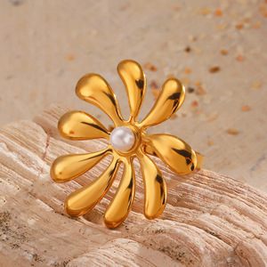 Anillo Floral Minimalista Chapado en Oro <span class=keywords><strong>de</strong></span> 18K Resistente al Agua y al Deslustre, <span class=keywords><strong>Anillos</strong></span> <span class=keywords><strong>de</strong></span> Acero Inoxidable con Incrustaciones <span class=keywords><strong>de</strong></span> Perlas Estilo Vintage <span class=keywords><strong>de</strong></span> Instagram - Product Image 2