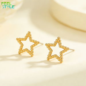 Boucles d'oreilles clous en laiton plaqué or véritable, design original, motif étoile et boule, fabrication sur mesure en gros, excellent choix pour les entreprises - Product Image 6