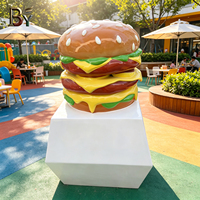 Op maat gemaakte 3D glasvezel sculptuur gigantische hamburger sandwich standbeeld voor decoratie van een voedselwinkel, geschilderd met modeltechniek