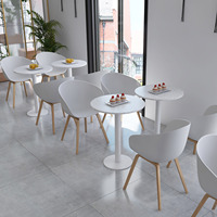 Ensemble table et chaises de restaurant en terrazzo, design vert personnalisable, minimaliste moderne, pour usage commercial, idéal pour les salons de thé et les boutiques de desserts.