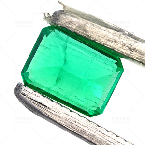 Synthetic Zircon Emerald Gemstone 6x8mm Rectangle Green For Jewelry Making - Product Image 3