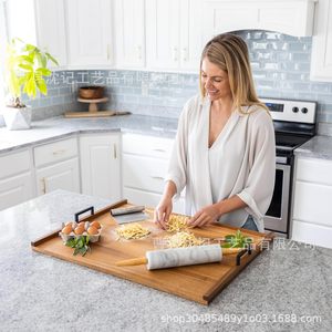 Tabla de cortar de madera con asas para usar en la estufa de la cocina, diseño de color sólido - Product Image 2