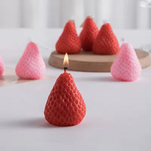 เทียนหอมกลิ่นสตรอว์เบอร์รีสุดหรู ผลิตจากขี้ผึ้งถั่วเหลือง พร้อมโลโก้แบรนด์ส่วนตัว สีสันสดใส ตกแต่งบ้านอย่างเป็นมิตรกับสิ่งแวดล้อม - Product Image 1