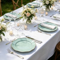 Assiettes de présentation élégantes Wojia 13 pouces roses à bord festonné doré, en plastique thermolaqué, pour centre de table de fête ou de mariage